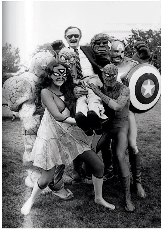 #人物 1970年代，斯坦·李与朋友们他是美国漫画界的传奇人物，漫威漫画（Marvel Comics）的主要创作者之一