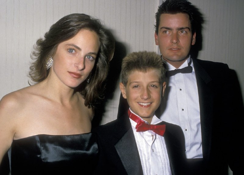 #人物 瑞安·韦恩·怀特（RyanWayneWhite）于1971年出生在美国印第安纳州