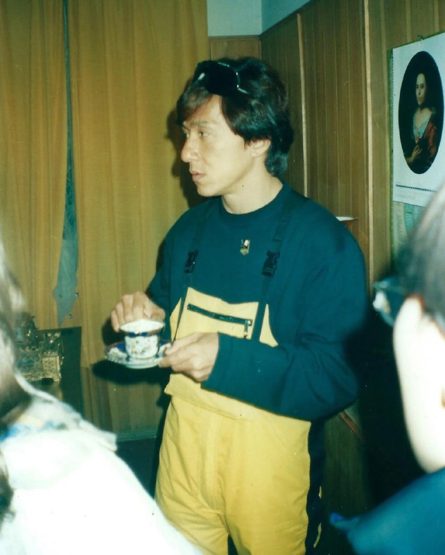 1996年，#名人 成龙，在俄罗斯