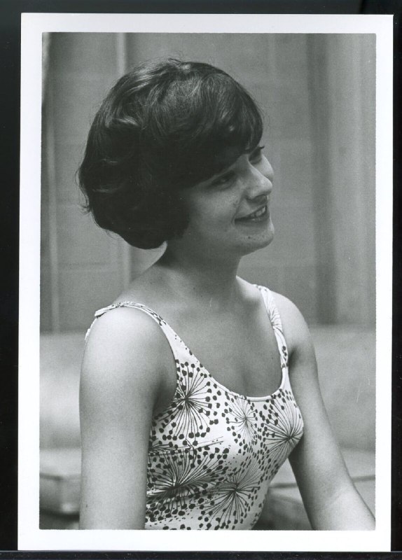 美国60年代，短发黑发和泳装