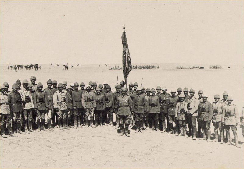 1917年的3月27，在第一次加沙战役中，尽管兵力处于劣势，土耳其军队依靠优越的防御阵地，在德军将领克雷斯·冯·克雷森施泰因的指挥下成功击退英帝国部队的进攻，并造成其重大伤亡