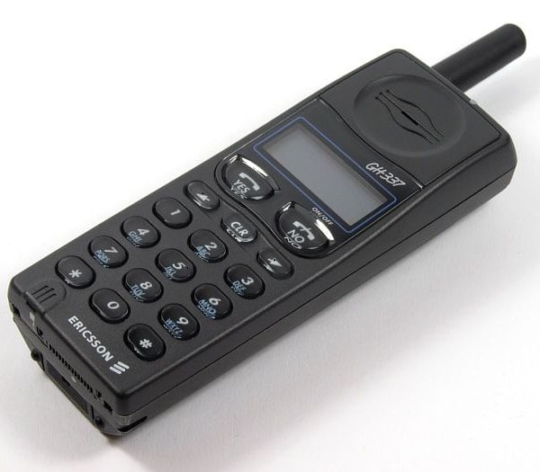 在1995年01月爱立信的GH337是第―款登陆中国大陆的GSM手机，当时广东的GSM网络刚刚开通，GH337作为一款数字手机，无论是性能还是其它方面都较模拟手机好得多，也可说是当时的时尚潮流