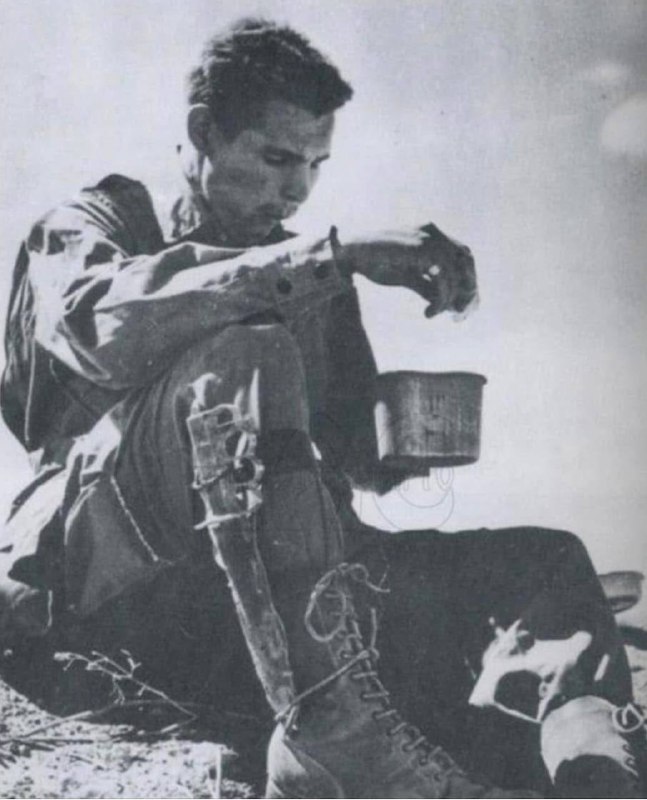 1943年，西西里岛一名伞兵