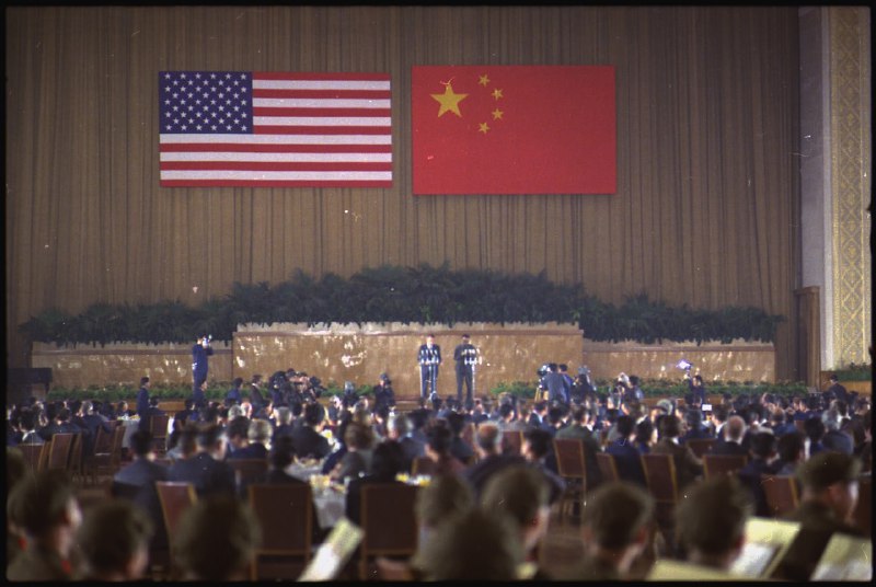 1972年，尼克松与周恩来在人民大会堂宴会上讲话
