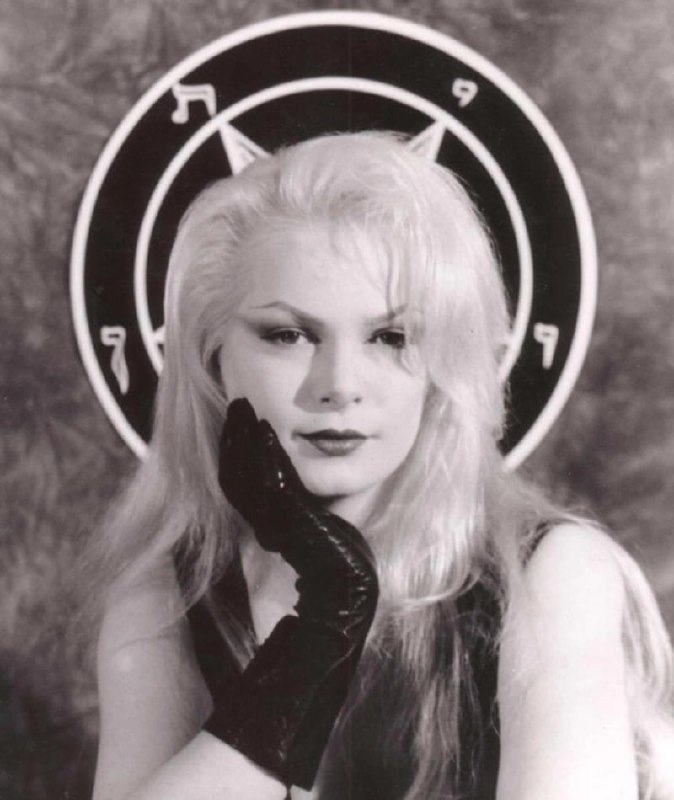 #撒旦教 Zeena LaVey，现称为 Zeena Schreck，是 1985 年至 1990 年间撒旦教会的发言人