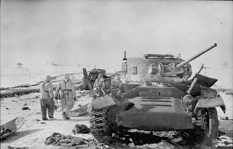 1944 年 1 月，在苏联被摧毁的英国皇家步兵坦克Mk III“情人节”