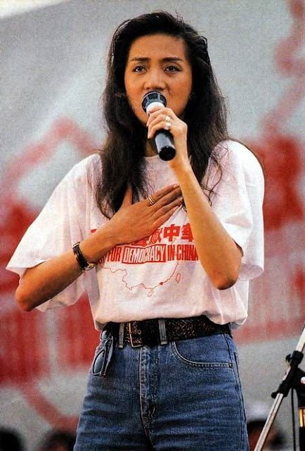 1989年5月，民主歌声献中华筹款活动上的梅艳芳
