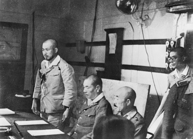 1945 年 9 月，日本投降期间，新加坡，英国皇家海军苏塞克斯号（HMS Sussex (96)）1巡洋舰上