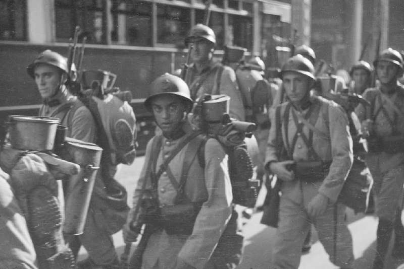 1937年，战争状态下的上海，法国步兵部队