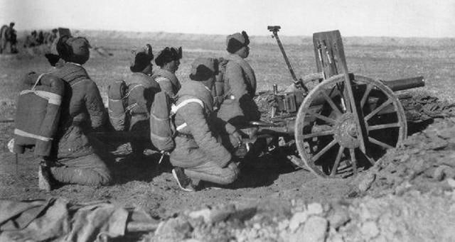 1936年11月，中国的绥远省国白陵庙，国民革命军山西-绥远军野战炮组