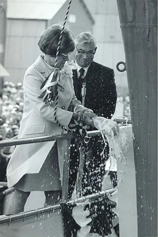 1972年，美国第二代核动力航母尼米兹级首舰尼米兹号USS Nimitz (CVN 68)下水仪式