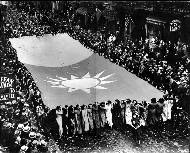 1938年5月9日，纽约唐人街的游行聚会，美国华人反对日本入侵中国，一场救济中国的筹款游行