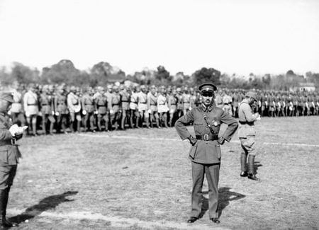 1933年国民政府军事委员会委员长蒋介石亲任豫鄂皖三省剿匪总司令部总司令