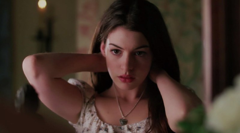 20 岁的 #名人 安妮·海瑟薇（Anne Hathaway）在《魔法灰姑娘》(2004) 中饰演艾拉