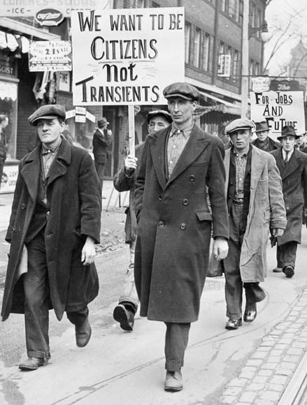 1929年，失业男子在加拿大多伦多游行