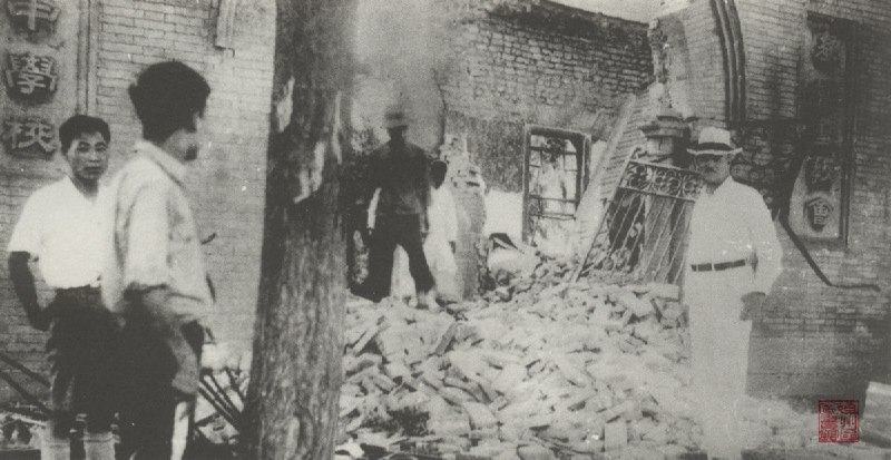 1937年，通州兵变过后，日军为了报复，将潞河中学校门炸毁