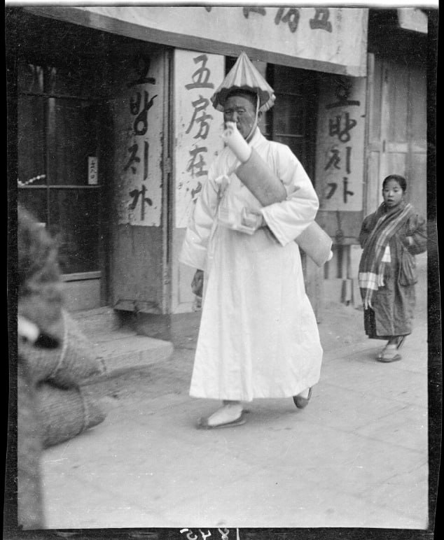 1919年，首尔；韩国，雨帽