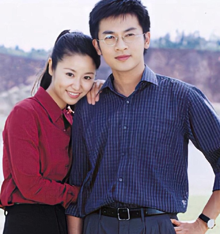 2001年，电视剧《情深深雨蒙蒙》剧照2001年，电视剧《情深深雨蒙蒙》剧照