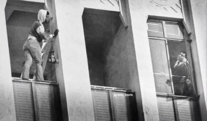 1981 年左右，#名人 穆罕默德·阿里（拳击运动员）说服一名男子不要自杀