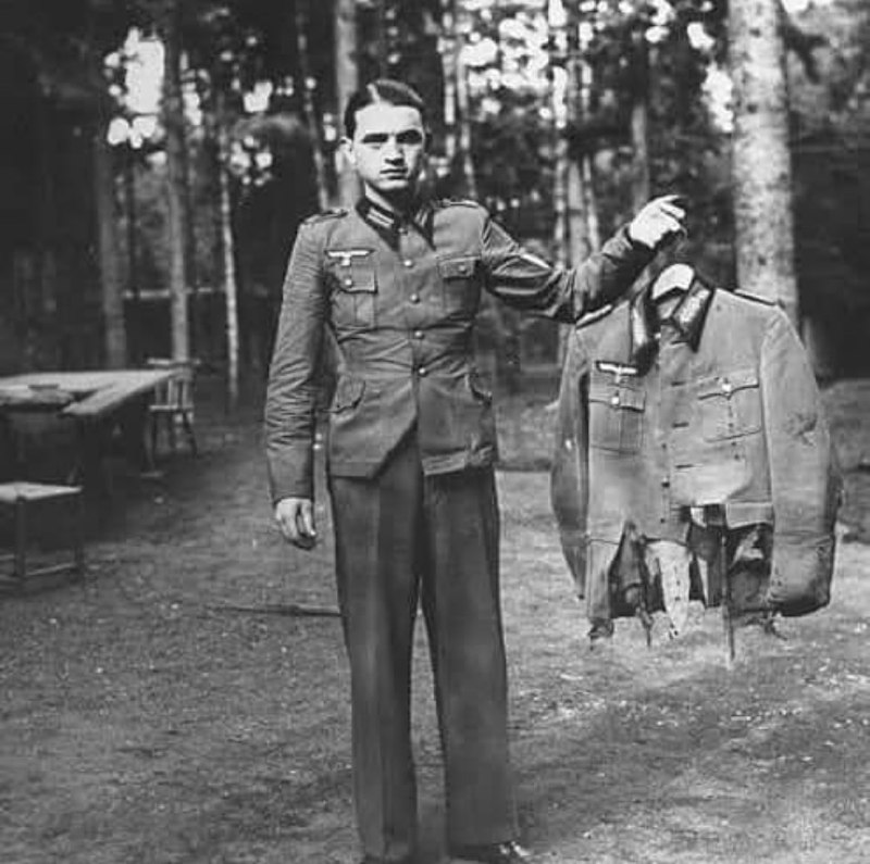 克劳斯·冯·施陶芬贝格（Claus von Stauffenberg），德国陆军上校，出身贵族，是纳粹体制内部极少数反对希特勒的人之一