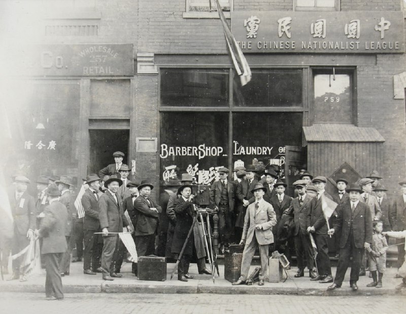 1920年，中国国民党在美国的办公室室外进行拍摄