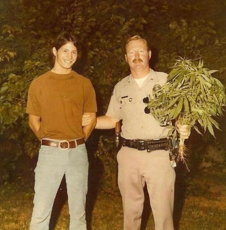 70年代，美国，一名男子因种植大麻被捕