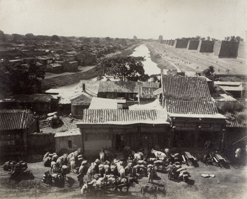 1870-1890年，北京内城（鞑靼城）北城墙和护城河