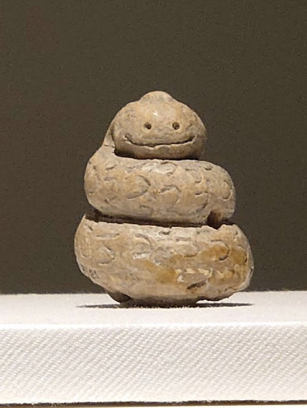 公元 6 ~ 10 世纪左右制作的蛇雕塑在曼谷国家博物馆展出