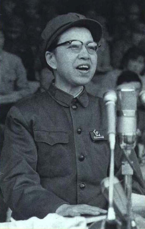 “四人帮”成员，左上顺时针：中共副主席王洪文、中国国务院副总理张春桥、政治家姚文元、毛泽东的妻子江青