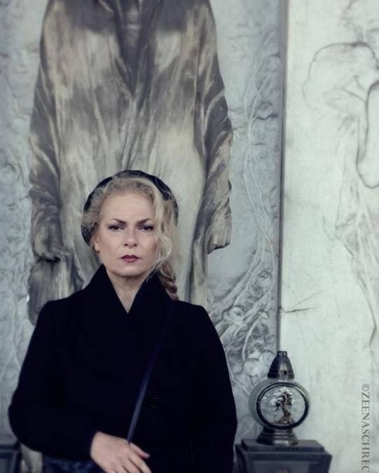 2015年，施雷克出版了自传体著作《The Zaum of Zeena》