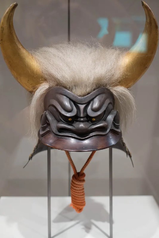 带头发的武士恶魔头形头盔，17 世纪