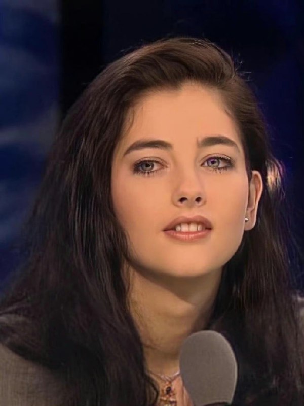 #名人 29岁时的克里斯蒂亚娜·耶里 Cristiana Réali ​​​