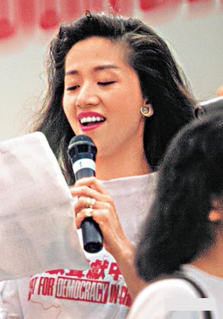 1989年5月，民主歌声献中华筹款活动上的梅艳芳