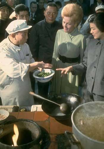 1972 2月22，尼克松夫妇访华，夫妇俩在中国各地参观 #历史1972 2月22，尼克松夫妇访华，夫妇俩在中国各地参观 #历史