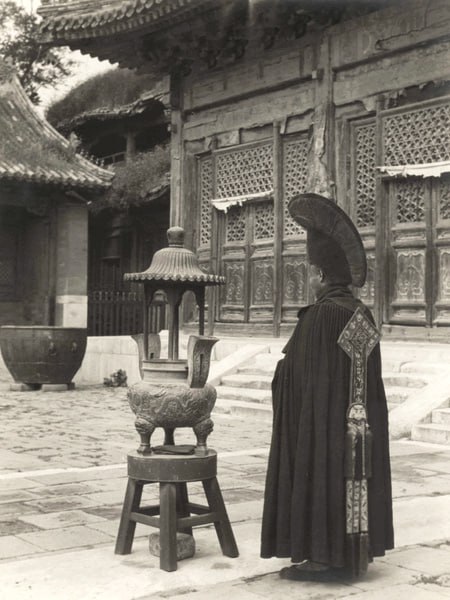 永和宫方丈，与香炉，永和寺，北京，1923年