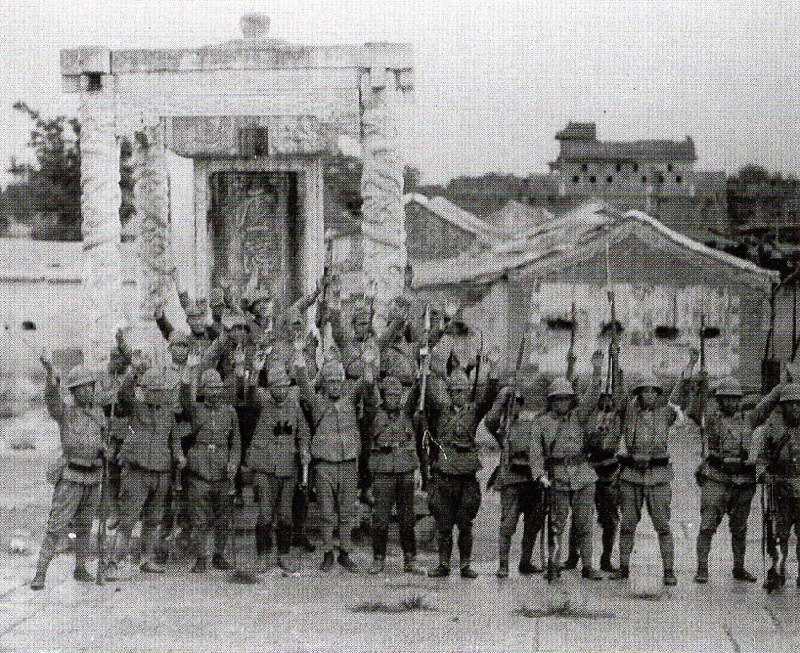 1937年7月8日，卢沟桥事变，中日两军在北京郊外卢沟桥附近发生冲突，战线逐渐扩大