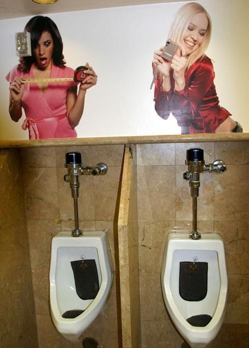 美国拉斯维加斯希尔顿酒店男洗手间里的装修，2009年