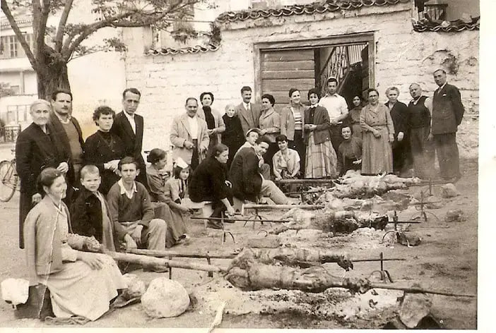 1940-60年代照片，希腊人世世代代都以独特的庆祝活动来庆祝复活节