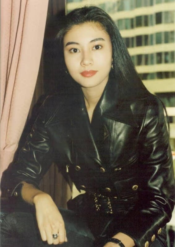 李嘉欣，1970年6月20日出生于中国澳门，毕业于玛利诺修院学校，中国香港女演员、模特