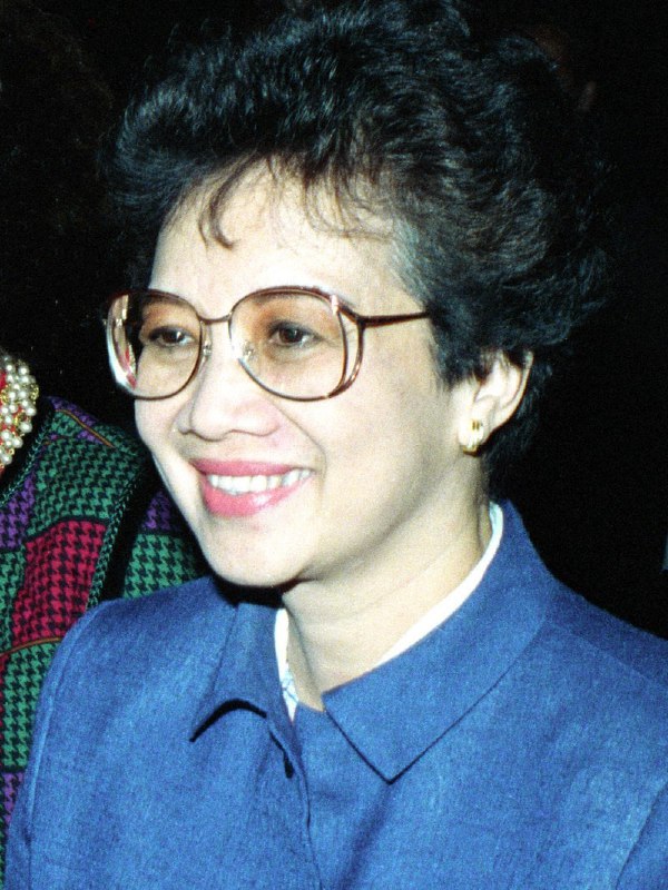 亚洲首位民选女总统，1986年的阿基诺 