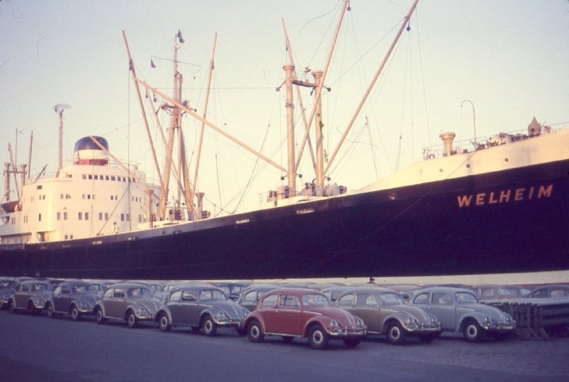 1956 年，大众汽车在多伦多码头卸货