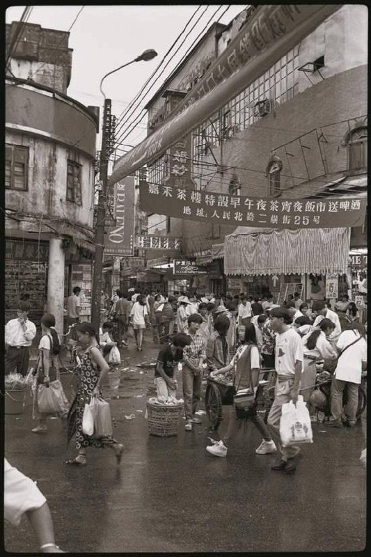1992年，当时深圳最繁华的罗湖人民北路