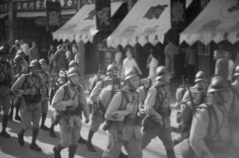 1937年，战争状态下的上海，法国步兵部队