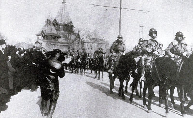 满洲事变1932年2月，关东军进入哈尔滨