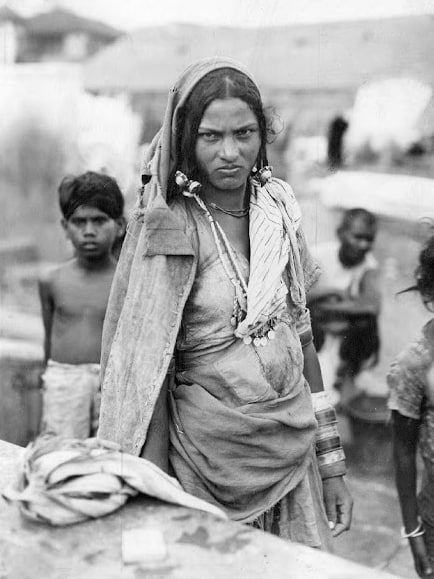 根据印度种姓制度，孟买的达利特妇女，1942年