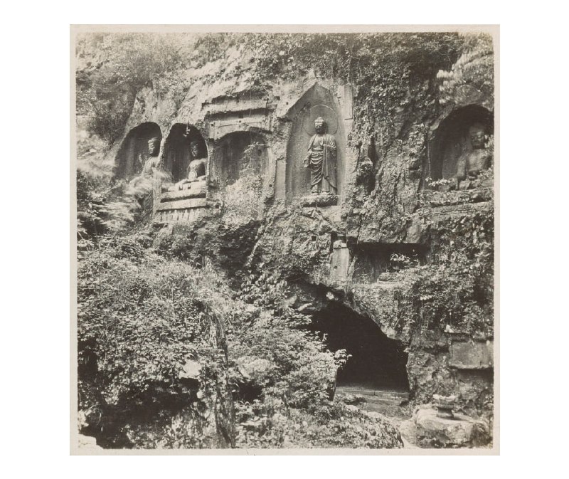 1908年，浙江省杭州山壁佛龛中的塑像