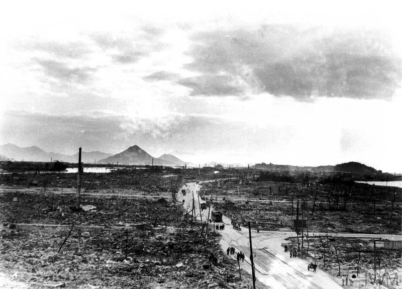 原子弹爆炸后的广岛，1945 年Hiroshima after the Atomic Bomb, 1945历史1945年7月26日，美国、中国和英国发布了《波茨坦公告》，呼吁日本无条件投降并由盟军占领