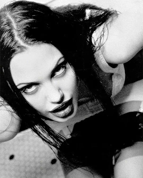 #名人 1994年，19岁的安吉丽娜·朱莉