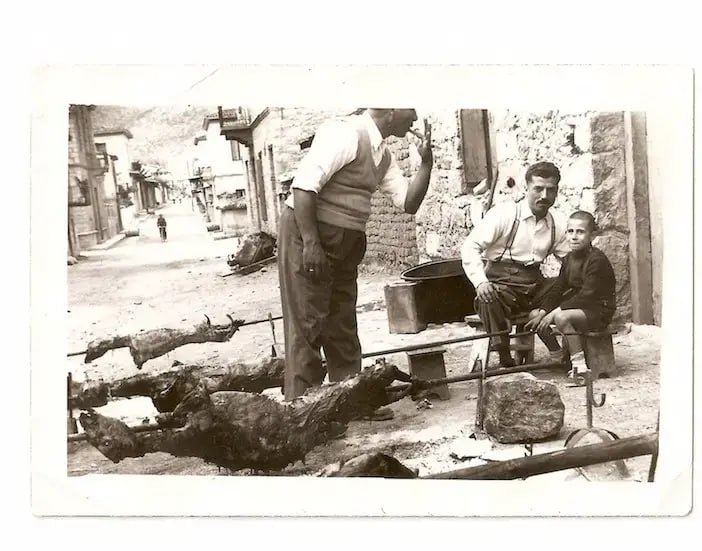 1940-60年代照片，希腊人世世代代都以独特的庆祝活动来庆祝复活节