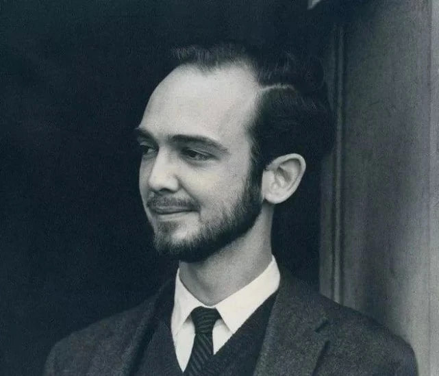 #艺术品 威廉·乌特莫伦(William Utermohlen，（1933-2007），出生德国，长居英国的美国具象艺术家，以其晚期自画像而闻名，这些自画像是在 1995 年诊断出可能患有阿尔茨海默病后完成的